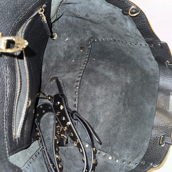 Women’s Valentino Garavani rockstud pebble grain calfskin tote bag made in Italy - Picture 14 of 17